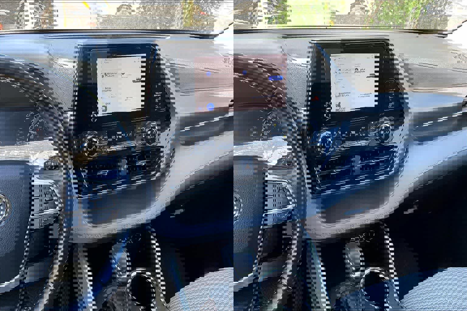 Used 2023 Toyota Highlander LE FWD image 17