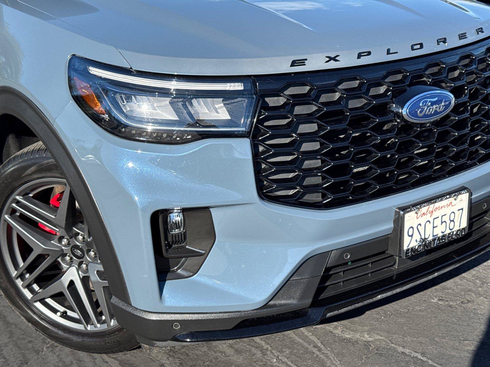 Certified 2025 Ford Explorer ST-Line w/ Premium Package RWD image 3