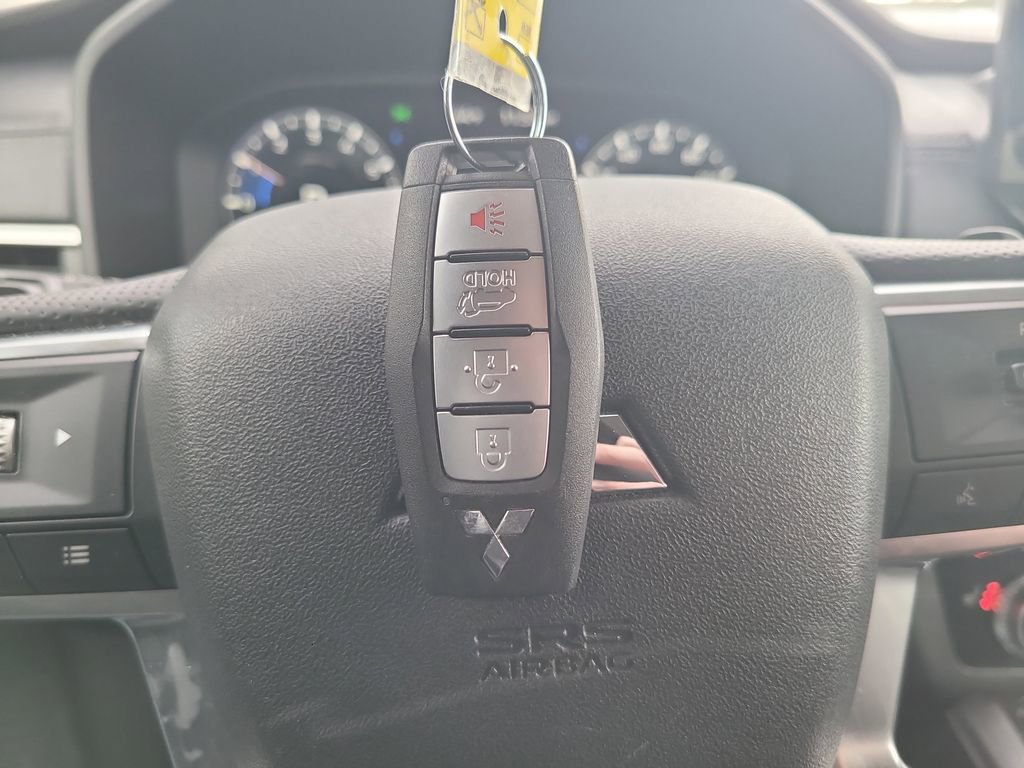 Used 2024 Mitsubishi Outlander SE image 32