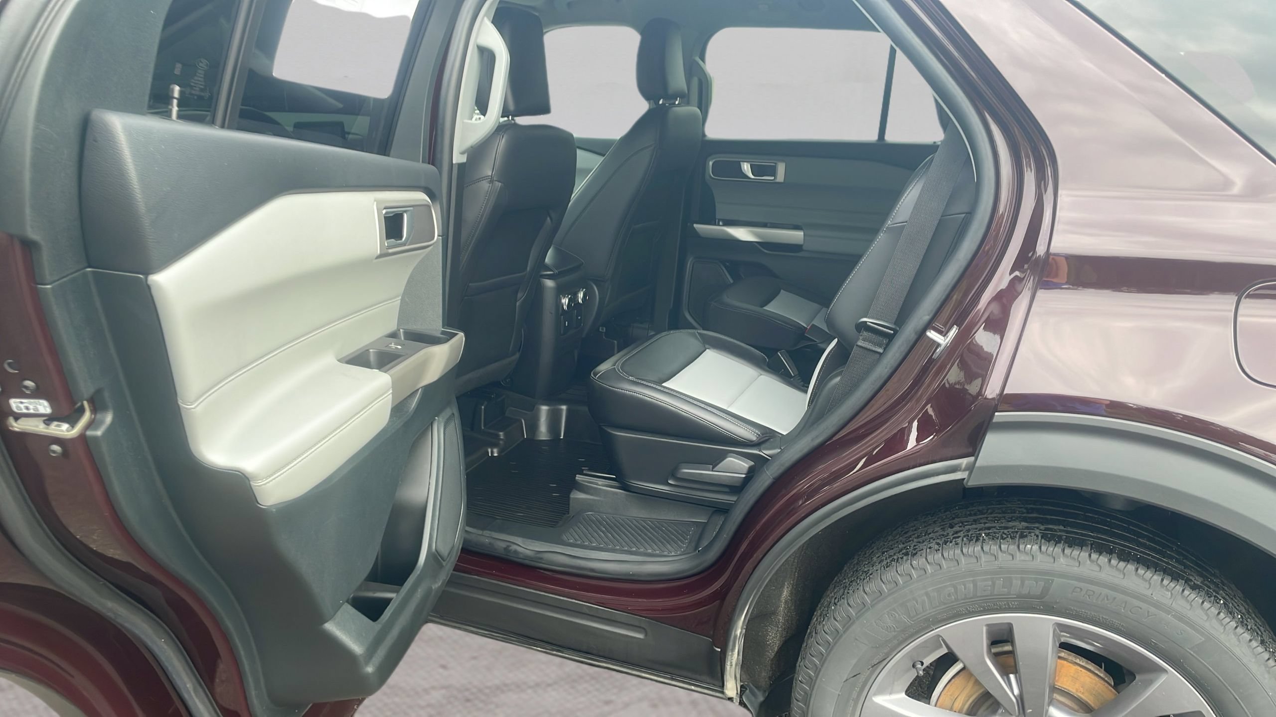 Certified 2023 Ford Explorer XLT w/ Equipment Group 202A AWD/4WD image 13