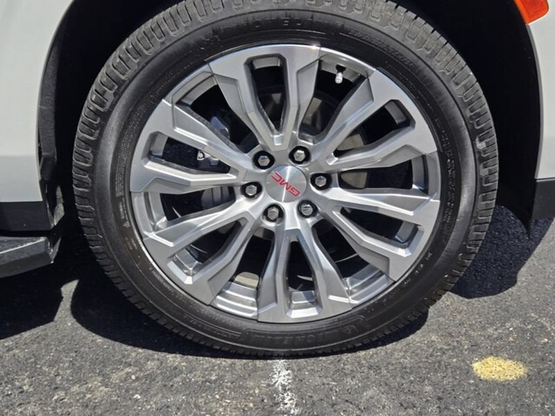 Used 2023 GMC Yukon Denali w/ Advanced Technology Package AWD/4WD image 24