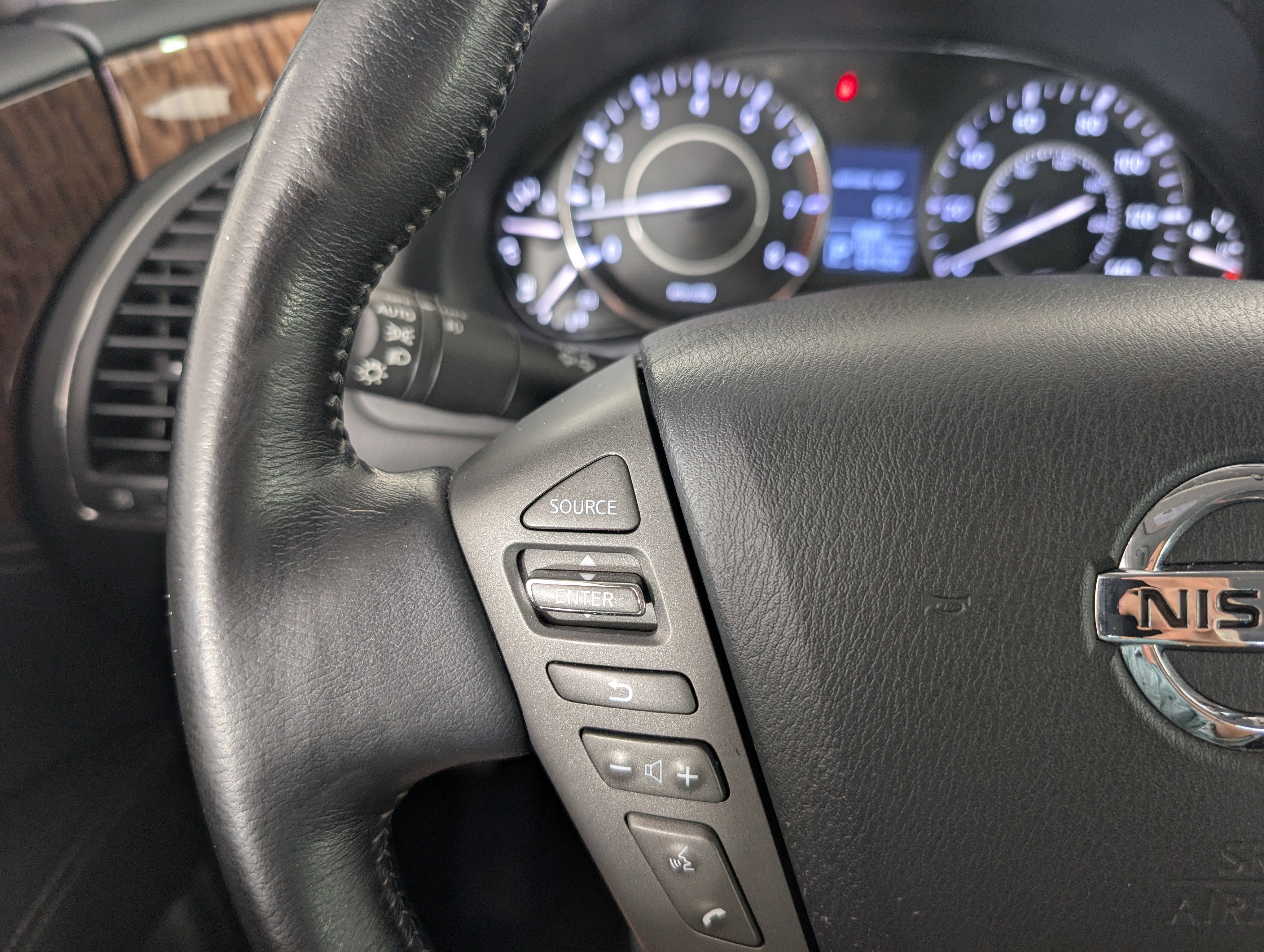 Used 2019 Nissan Armada Platinum image 18