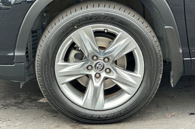 Used 2018 Toyota Highlander Limited image 32