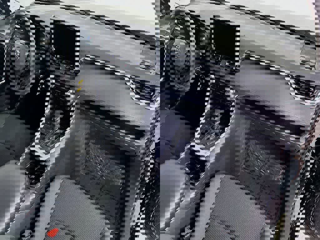 Used 2025 Toyota RAV4 LE image 32