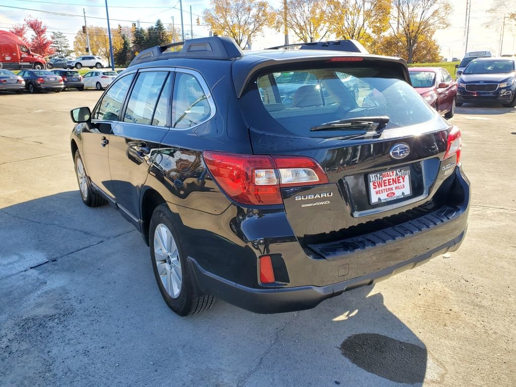 Used 2017 Subaru Outback 2.5i image 3