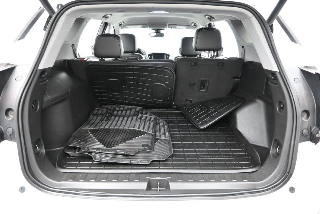 Used 2023 GMC Terrain SLT FWD image 30
