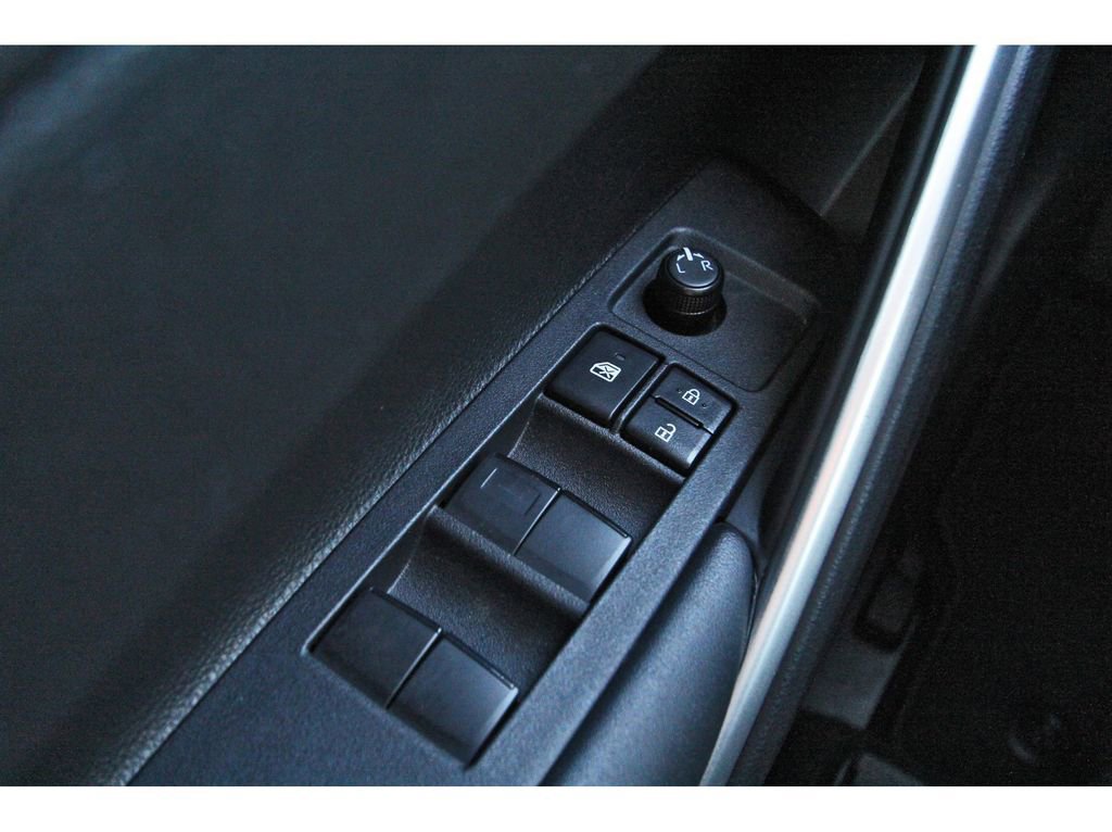 Used 2024 Toyota Corolla Cross LE image 21