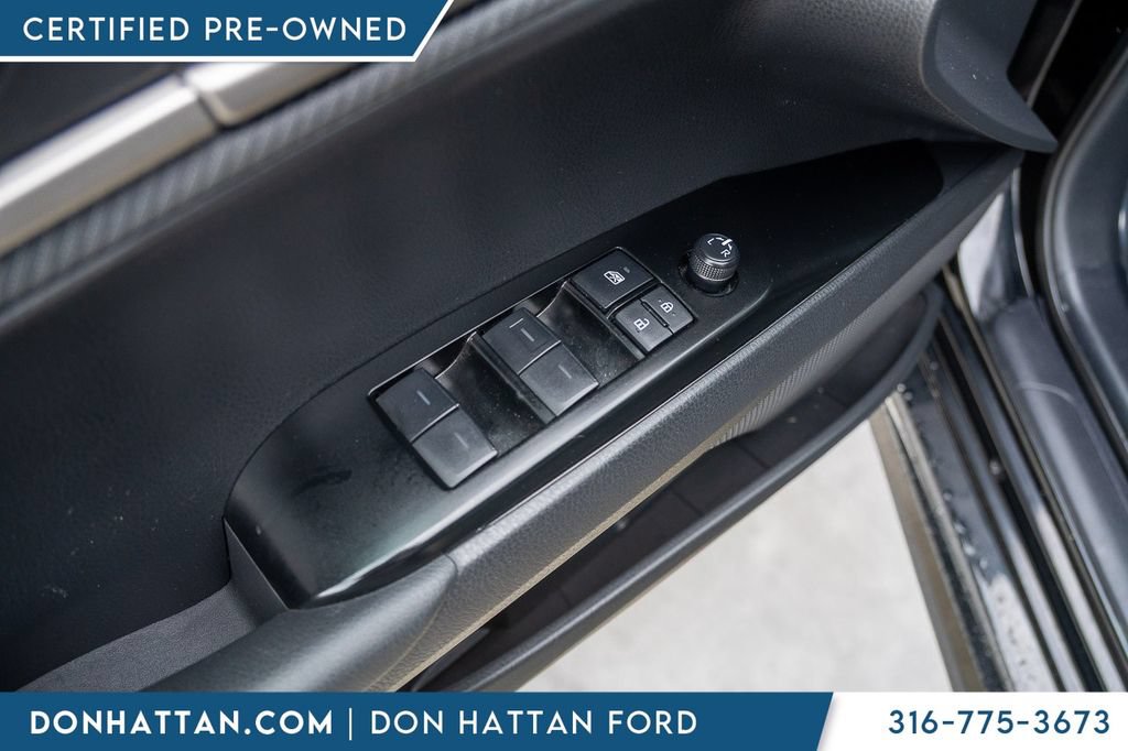 Used 2025 Toyota Camry SE FWD image 15