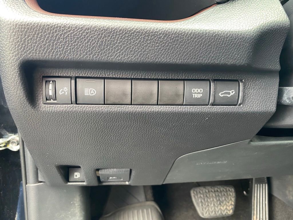 Used 2023 Toyota RAV4 Limited image 12