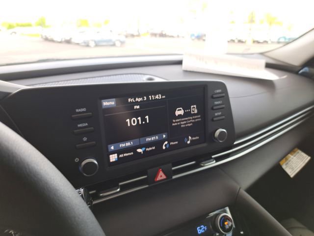 Used 2025 Hyundai Elantra Hybrid image 10