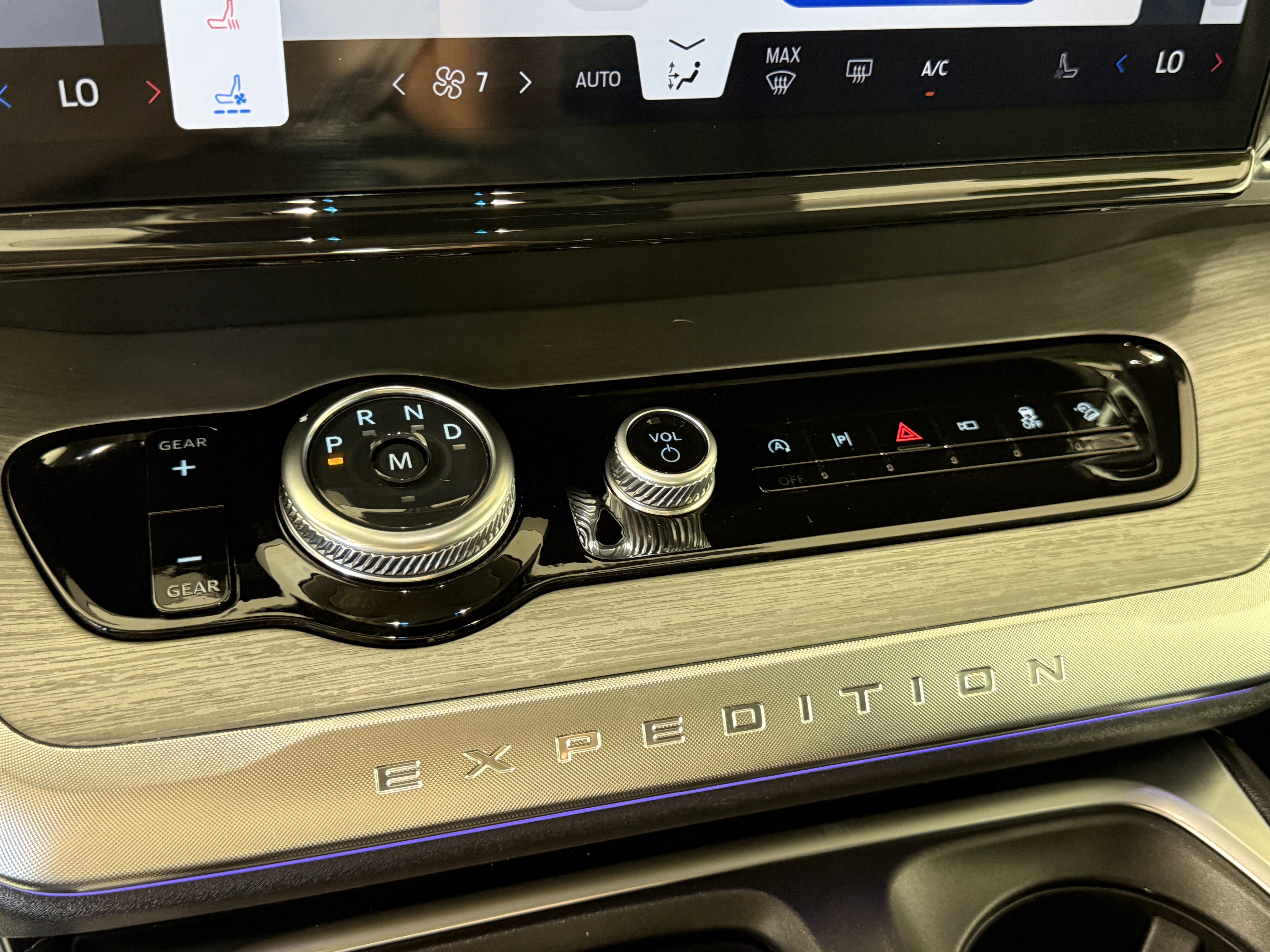 Certified 2025 Ford Expedition Platinum AWD/4WD image 25