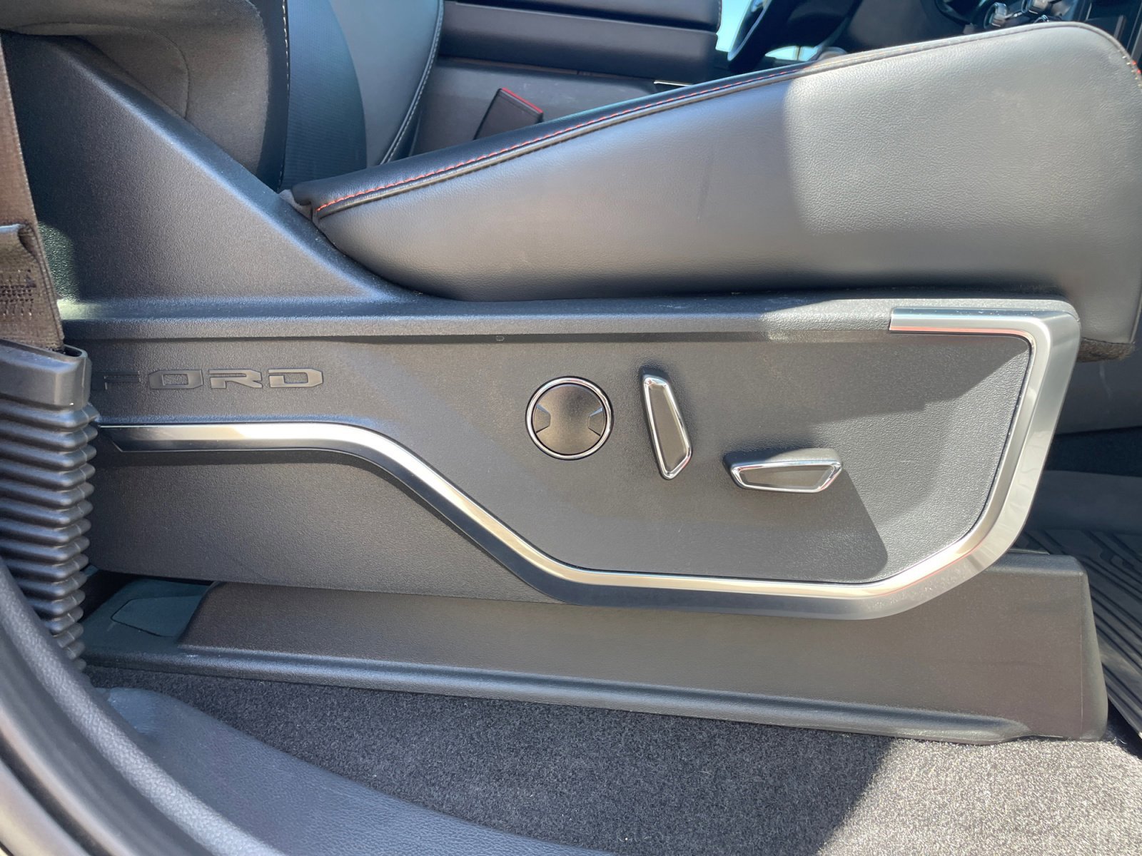 Certified 2025 Ford F150 Raptor image 30