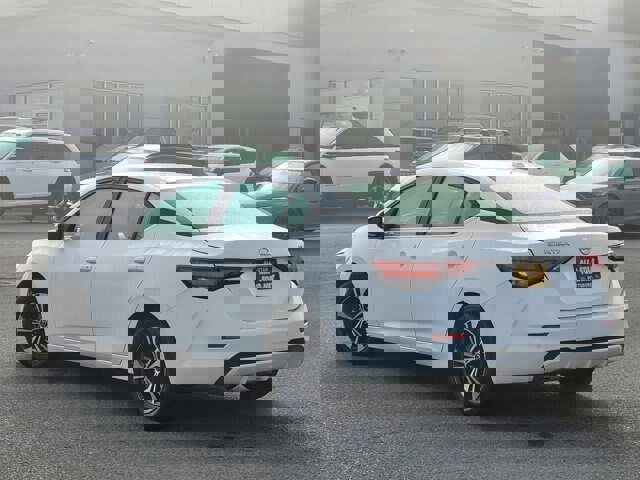 Used 2021 Nissan Sentra SV image 3