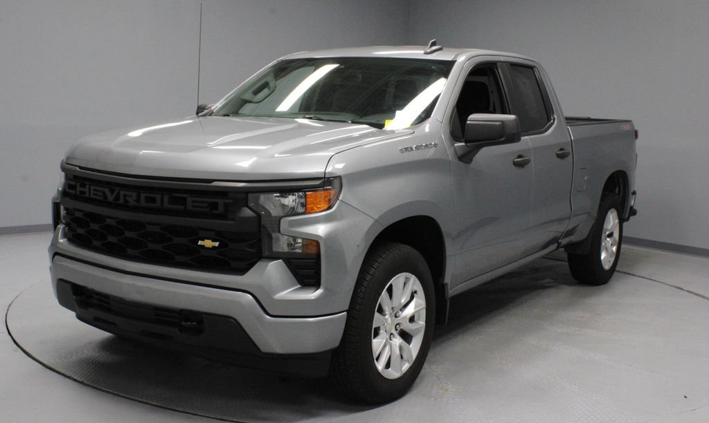 Used 2023 Chevrolet Silverado 1500 Custom AWD/4WD image 4