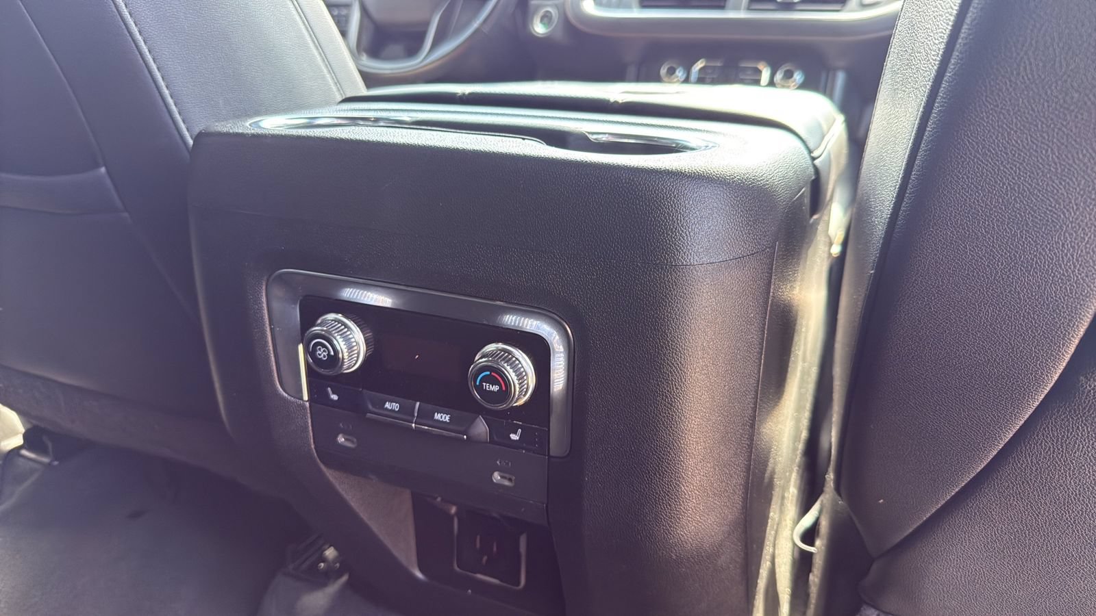 Used 2022 GMC Yukon AT4 AWD/4WD image 25