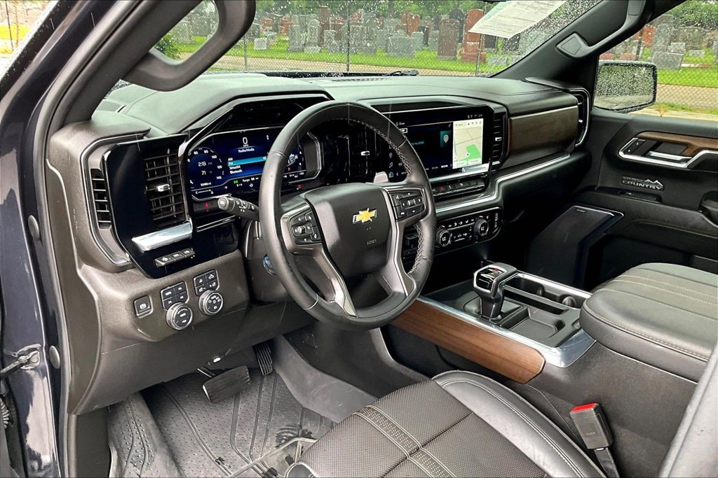 Used 2024 Chevrolet Silverado 1500 High Country w/ High Country Premium Package AWD/4WD image 13