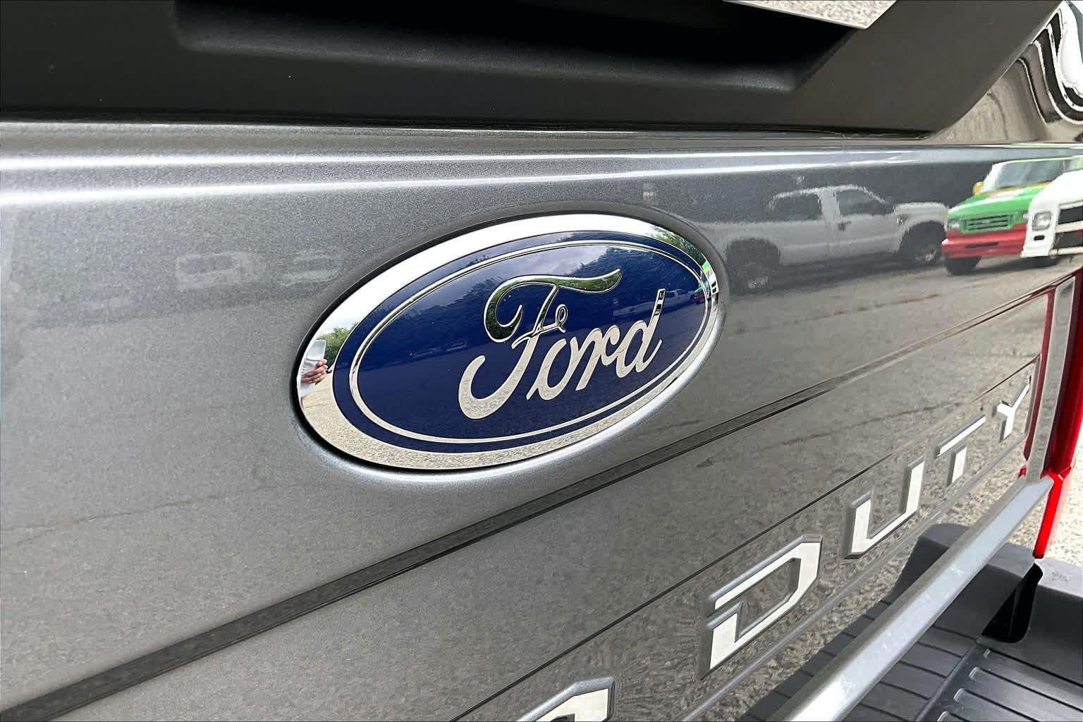Certified 2021 Ford F250 XLT w/ XLT Premium Package AWD/4WD image 33