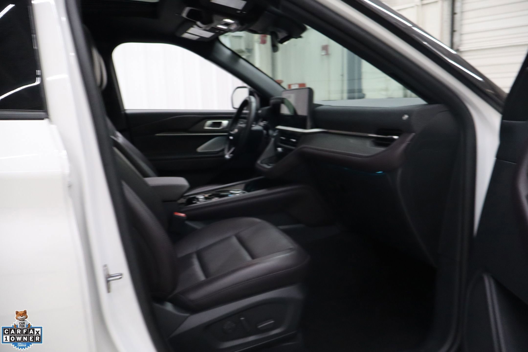 Certified 2025 Ford Explorer Platinum RWD image 37