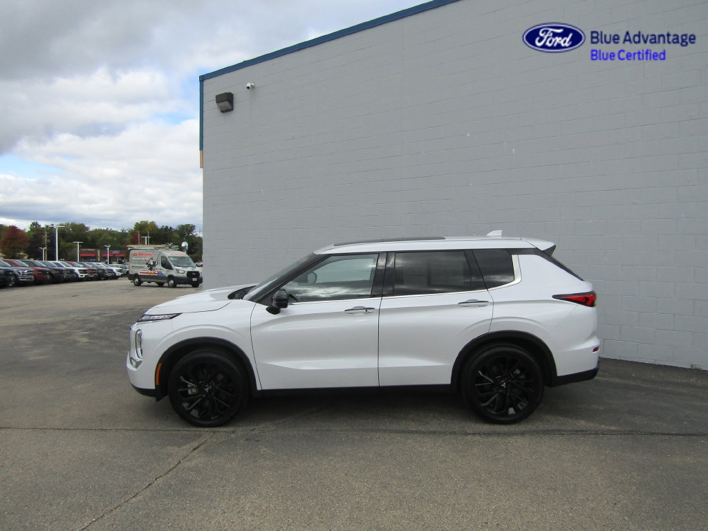 Used 2024 Mitsubishi Outlander SE Black Edition AWD/4WD image 7