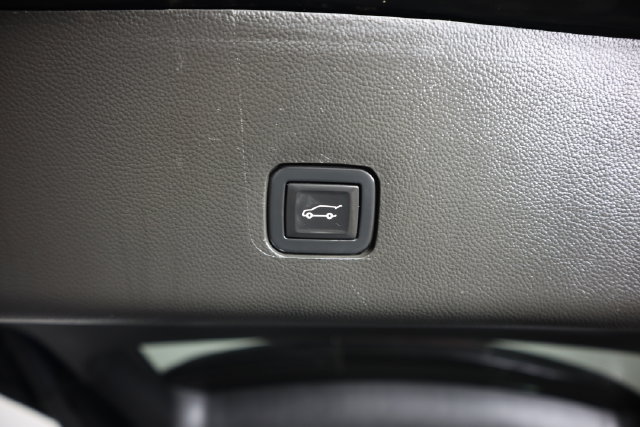 Used 2020 Chevrolet Traverse LT w/ Driver Confidence II Package AWD/4WD image 58