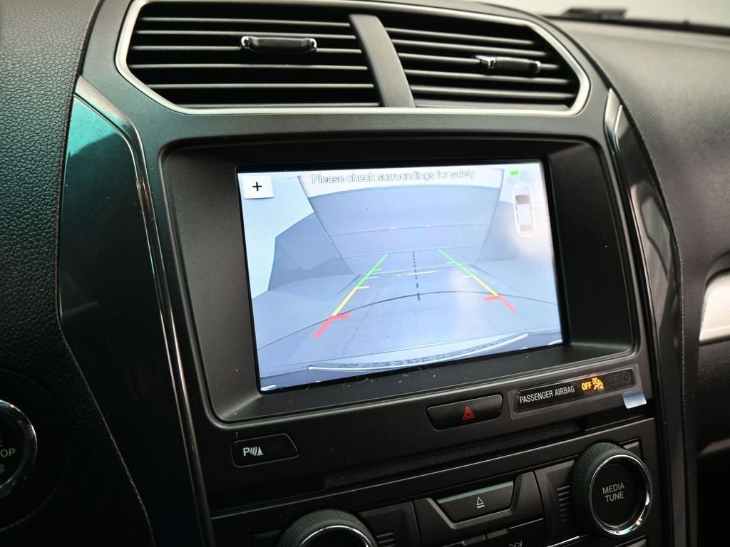 Certified 2017 Ford Explorer XLT w/ Equipment Group 202A image 15