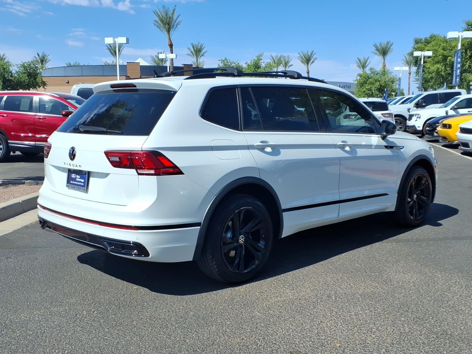 Used 2024 Volkswagen Tiguan SE R-Line FWD image 4