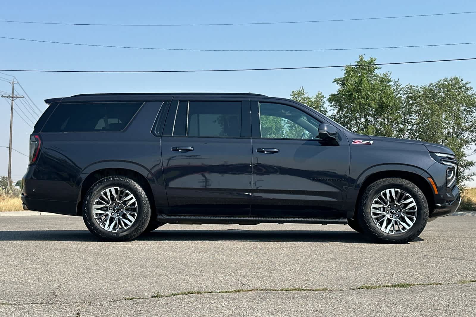 Used 2025 Chevrolet Suburban Z71 w/ Z71 Off-Road Package AWD/4WD image 8