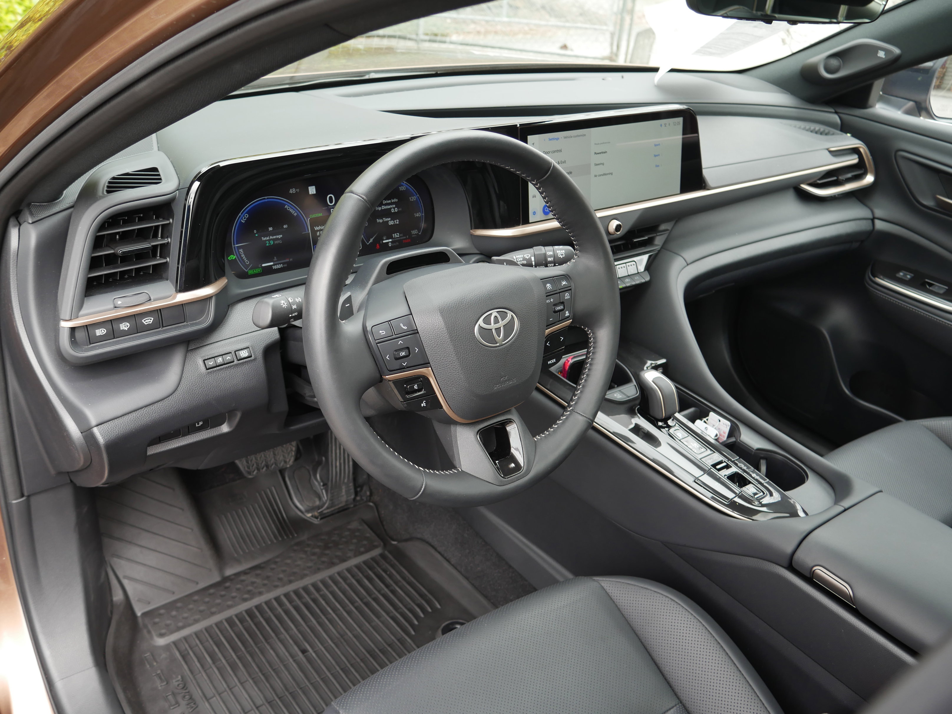 Used 2025 Toyota Crown Signia w/ Advanced Technology Package image 4