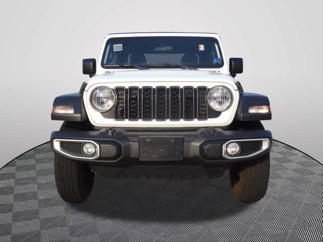 Used 2024 Jeep Gladiator Sport AWD/4WD image 5