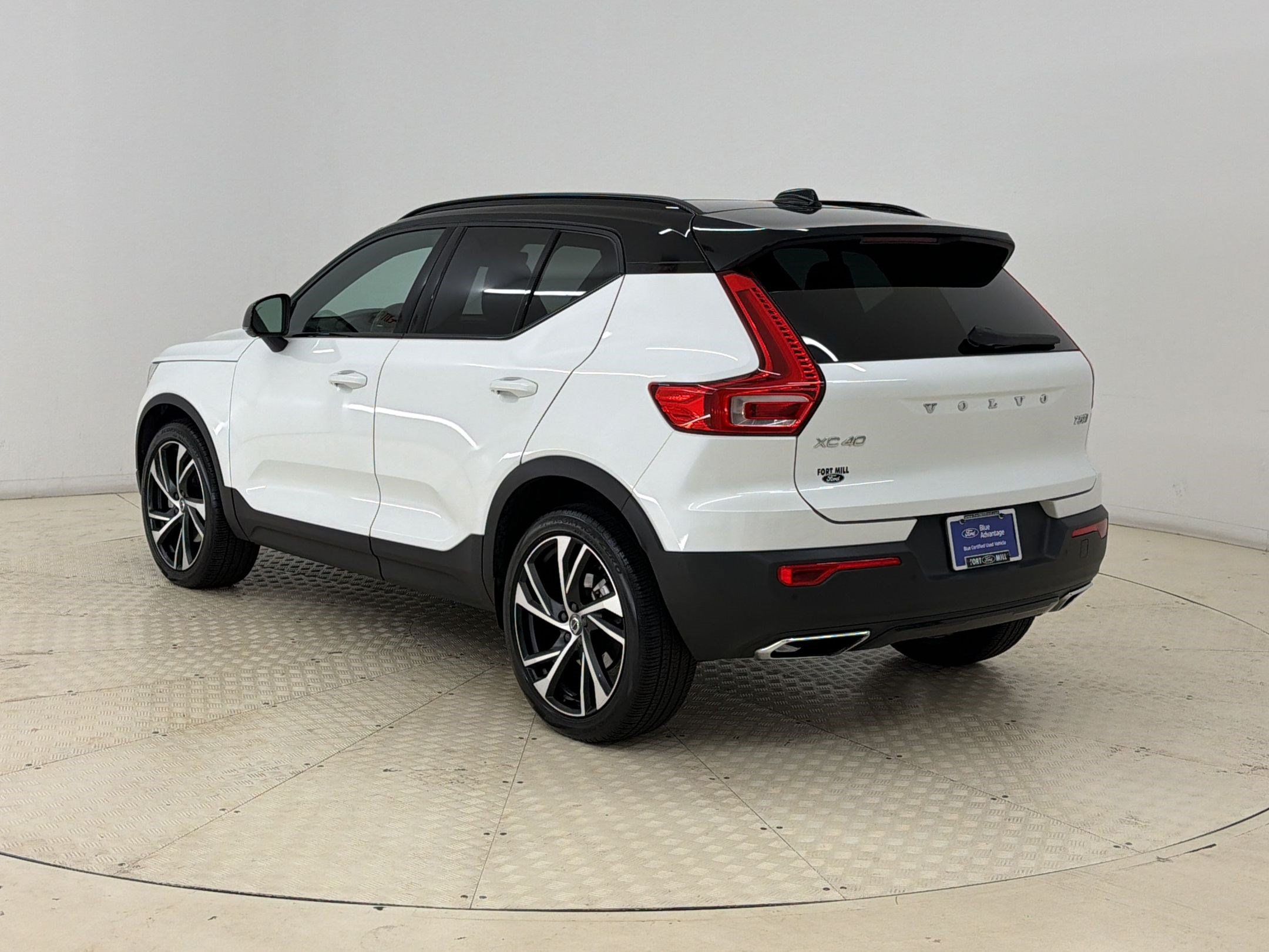 Used 2019 Volvo XC40 T5 R-Design AWD/4WD image 3