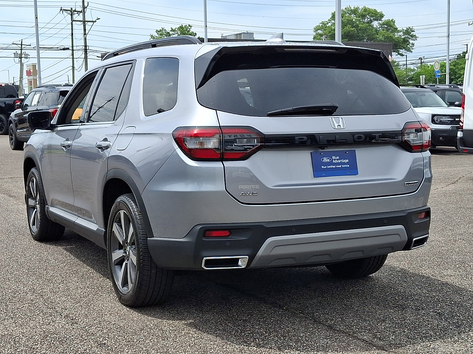Used 2025 Honda Pilot Touring image 8