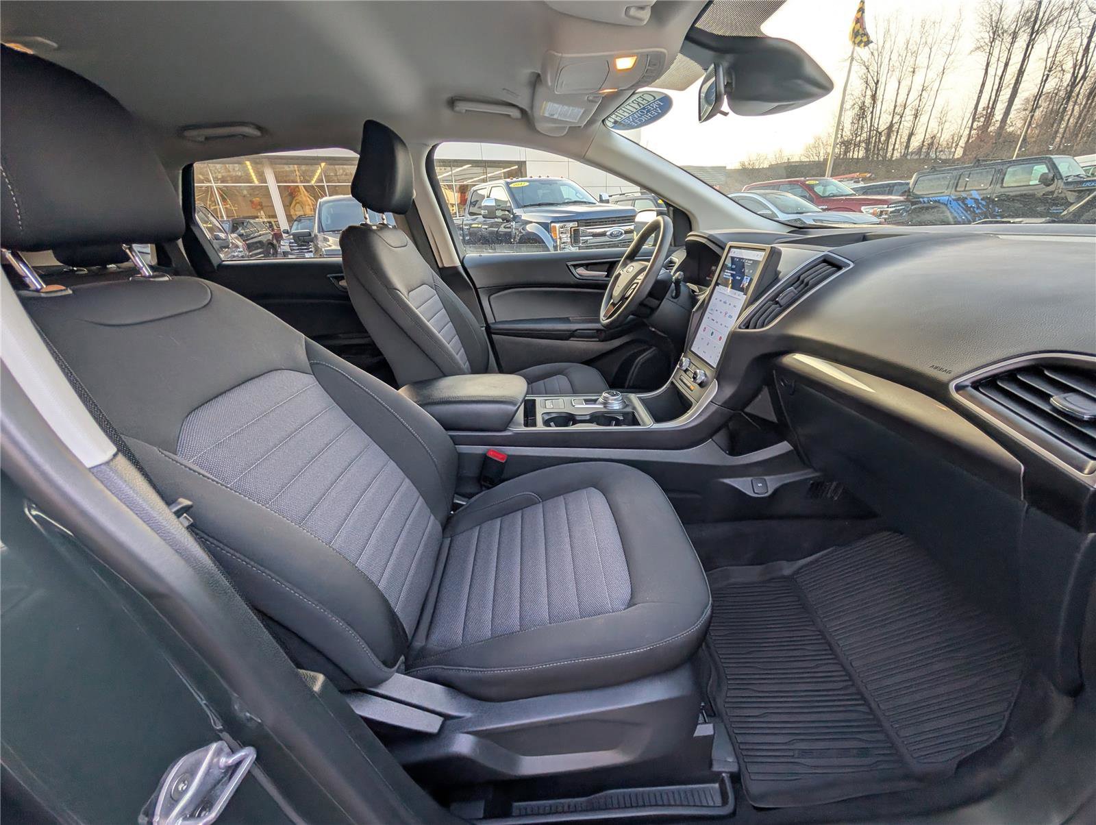 Certified 2024 Ford Edge SE w/ Black Appearance Package image 10