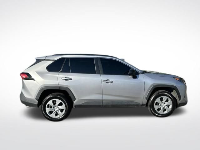 Used 2019 Toyota RAV4 LE FWD image 12
