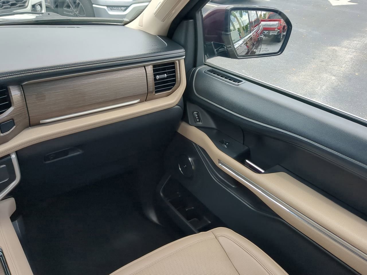 Certified 2024 Ford Expedition Limited image 17