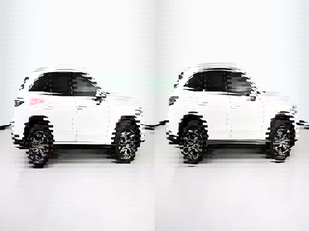 Used 2024 Mercedes-Benz GLC 300 4MATIC image 6