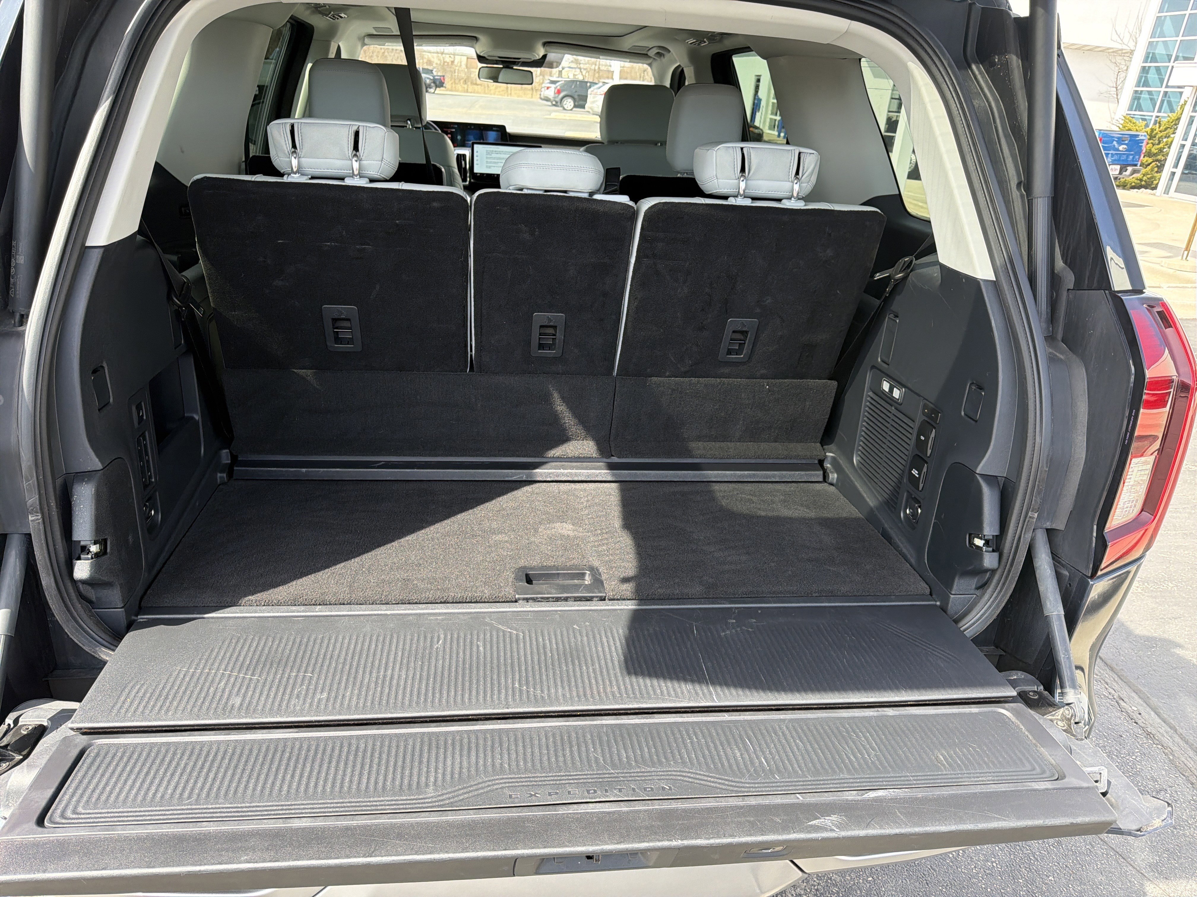 Certified 2025 Ford Expedition Platinum w/ Driver's Package image 21