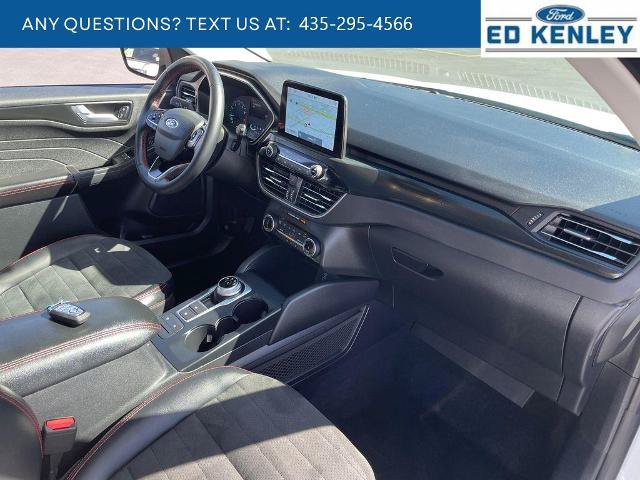 Certified 2022 Ford Escape SEL w/ SEL Stealth AWD Package image 28