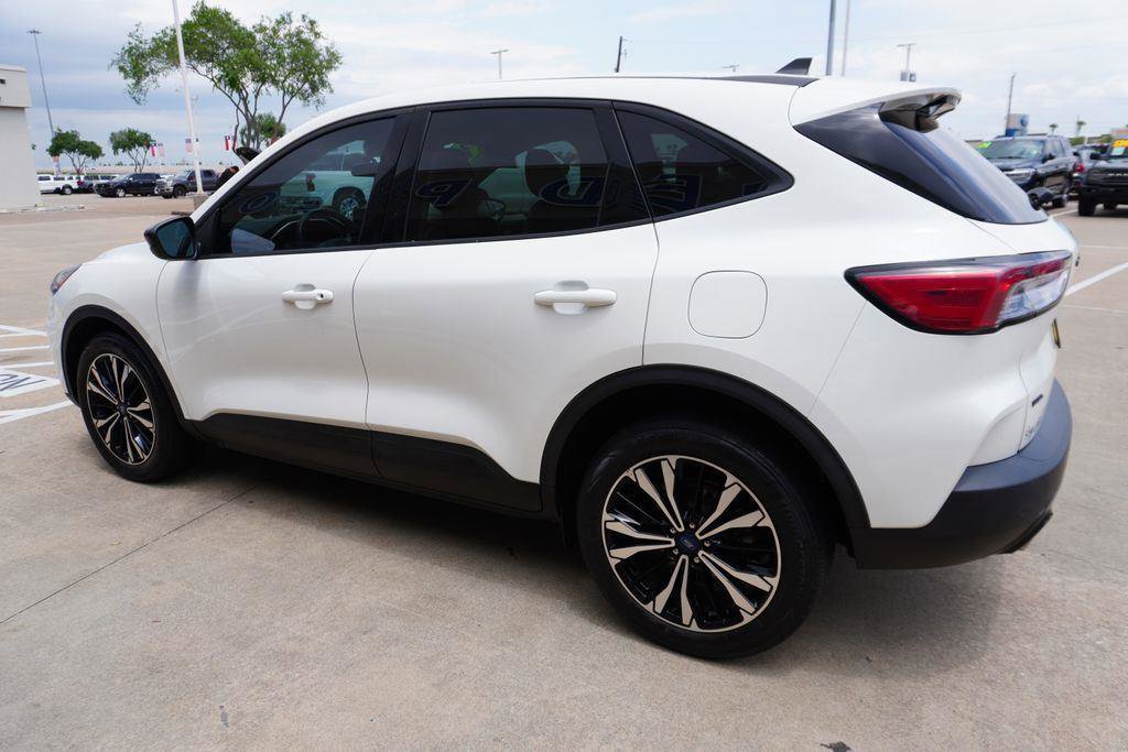 Certified 2022 Ford Escape SEL w/ SEL Stealth AWD Package image 5