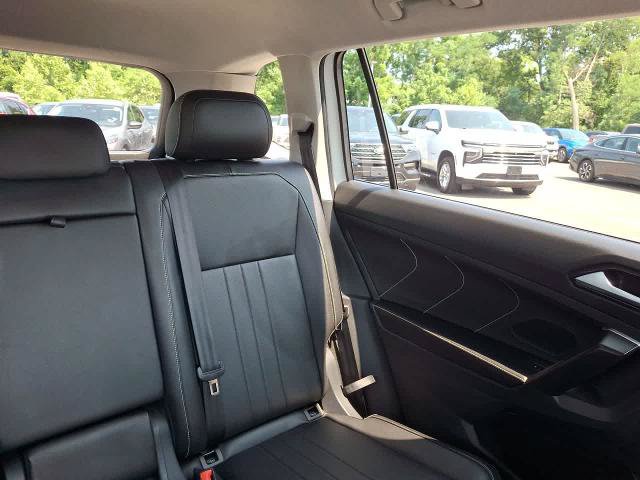 Used 2024 Volkswagen Tiguan SE AWD/4WD image 14