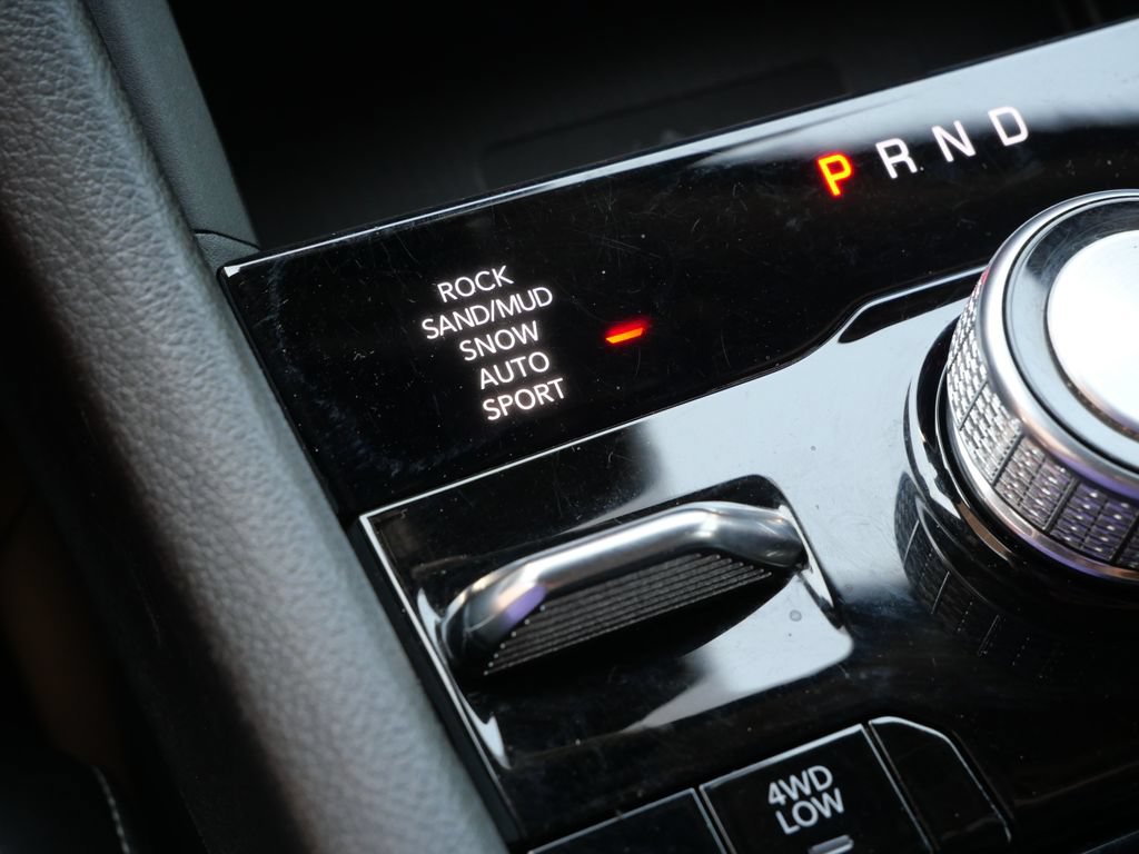 Used 2023 Jeep Grand Cherokee Overland w/ Luxury Tech Group IV AWD/4WD image 30