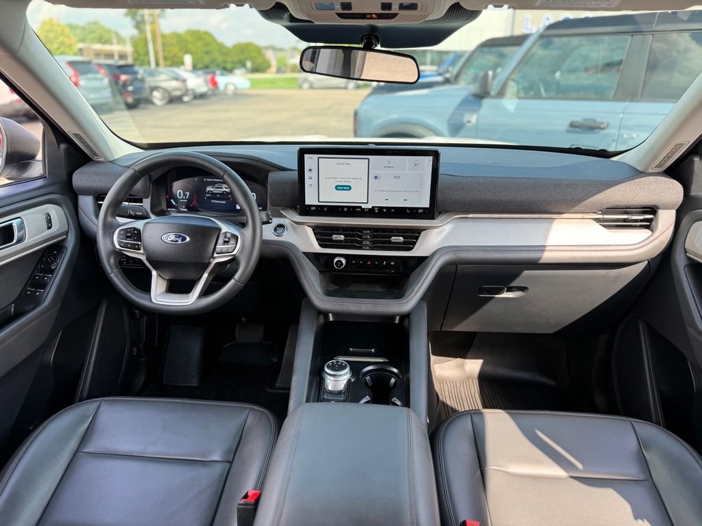 Certified 2025 Ford Explorer Active w/ Active Comfort Package AWD/4WD image 2