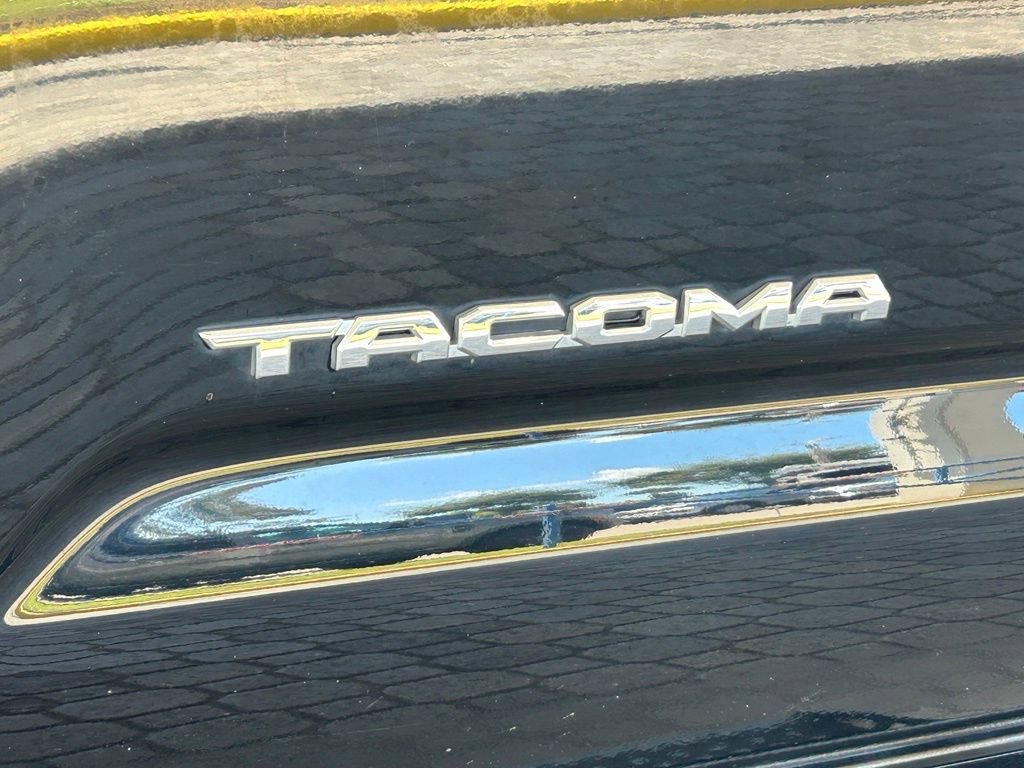 Used 2023 Toyota Tacoma TRD Off-Road w/ Technology Package RWD image 17