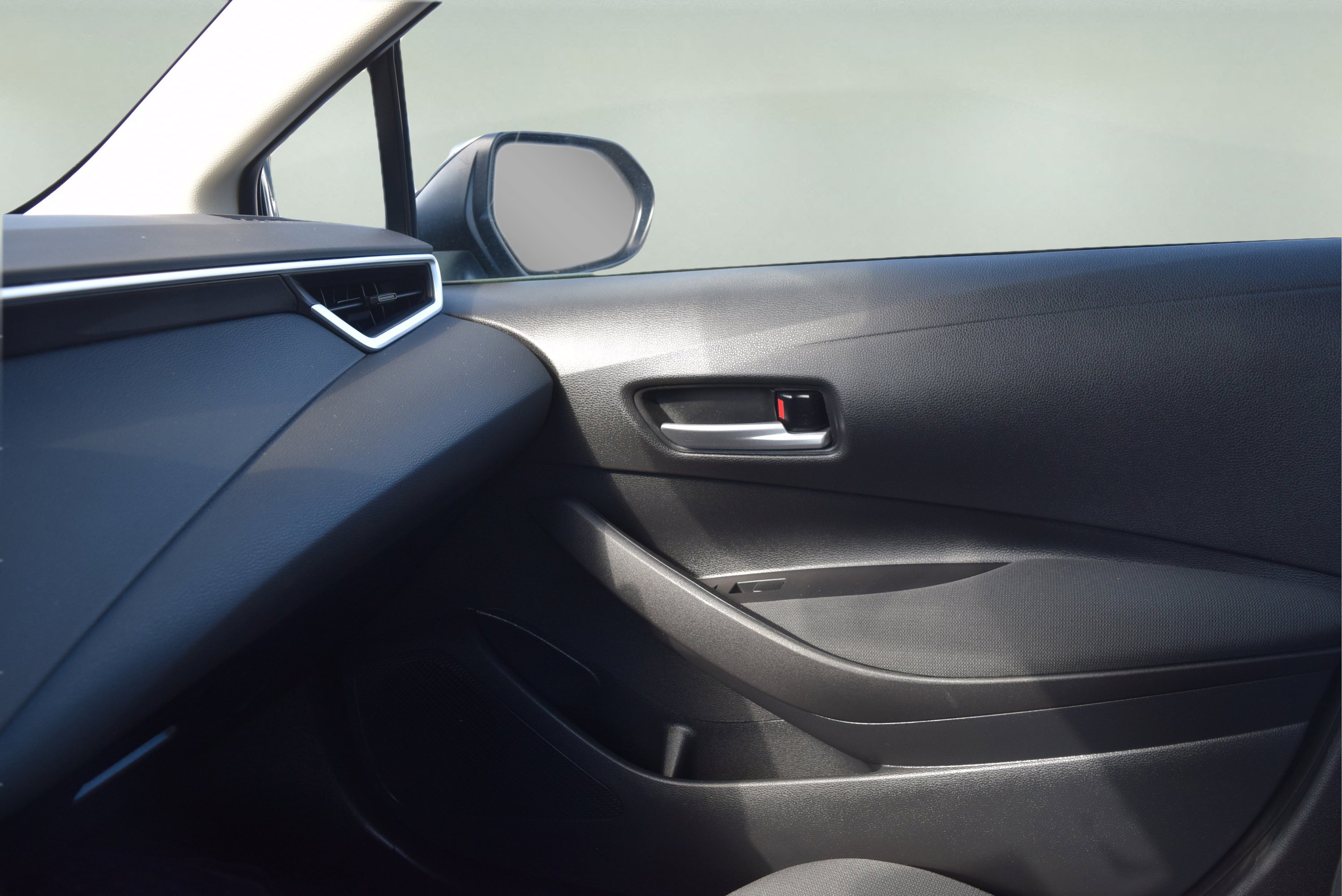 Used 2021 Toyota Corolla LE FWD image 16