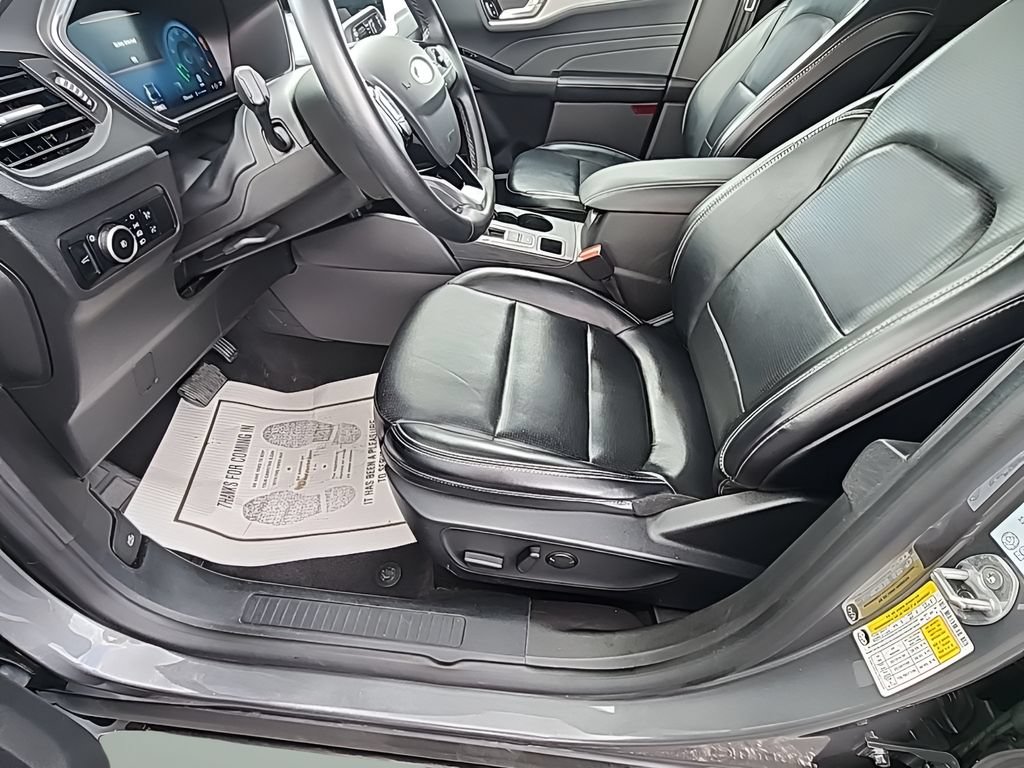 Certified 2024 Ford Escape Platinum AWD/4WD image 24