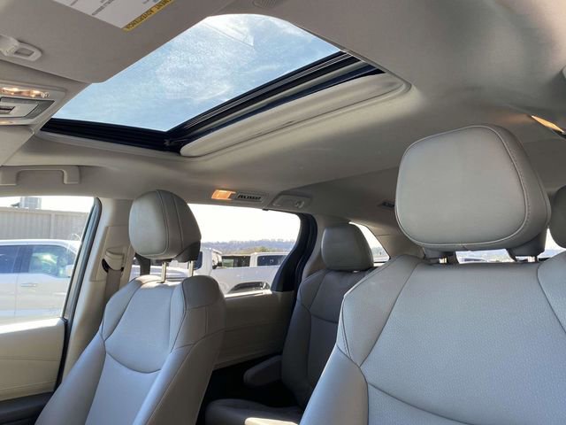 Used 2022 Toyota Sienna XLE image 16