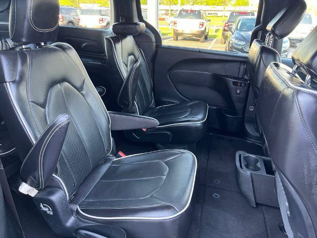 Used 2025 Chrysler Pacifica Limited FWD image 14