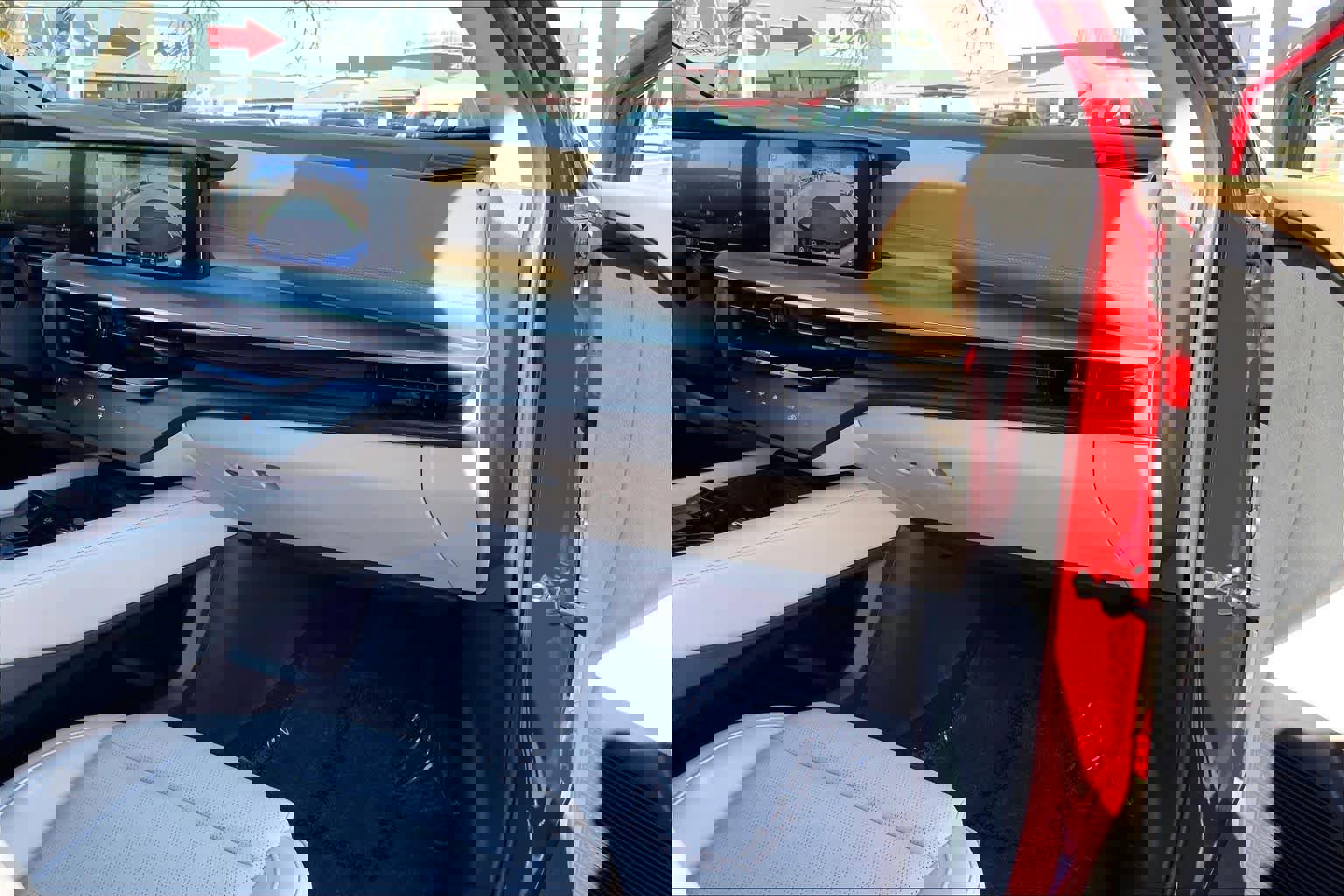 Used 2025 Nissan Murano Platinum w/ Cargo Package image 18