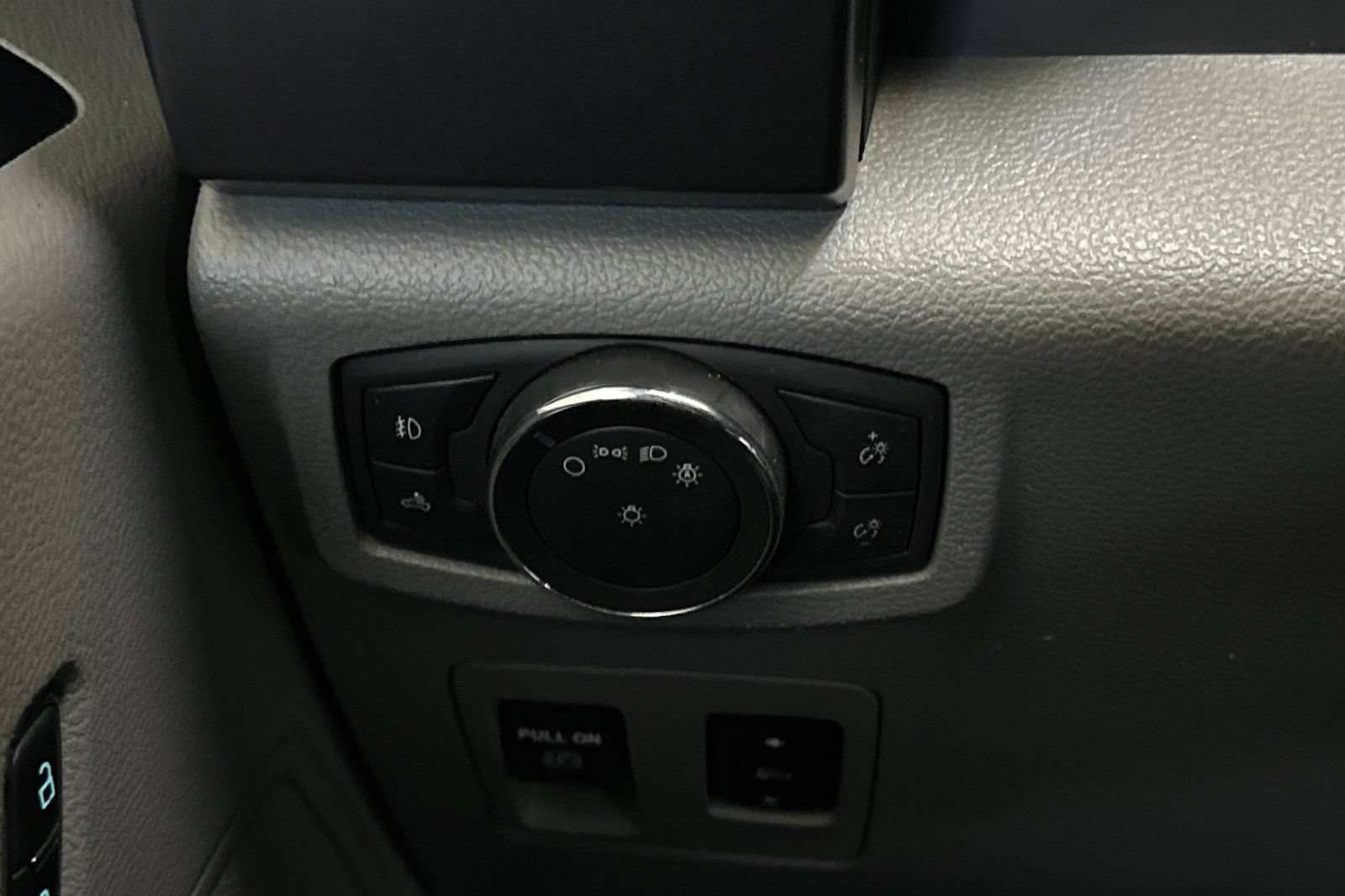 Certified 2019 Ford F150 XLT w/ Equipment Group 302A Luxury AWD/4WD image 28