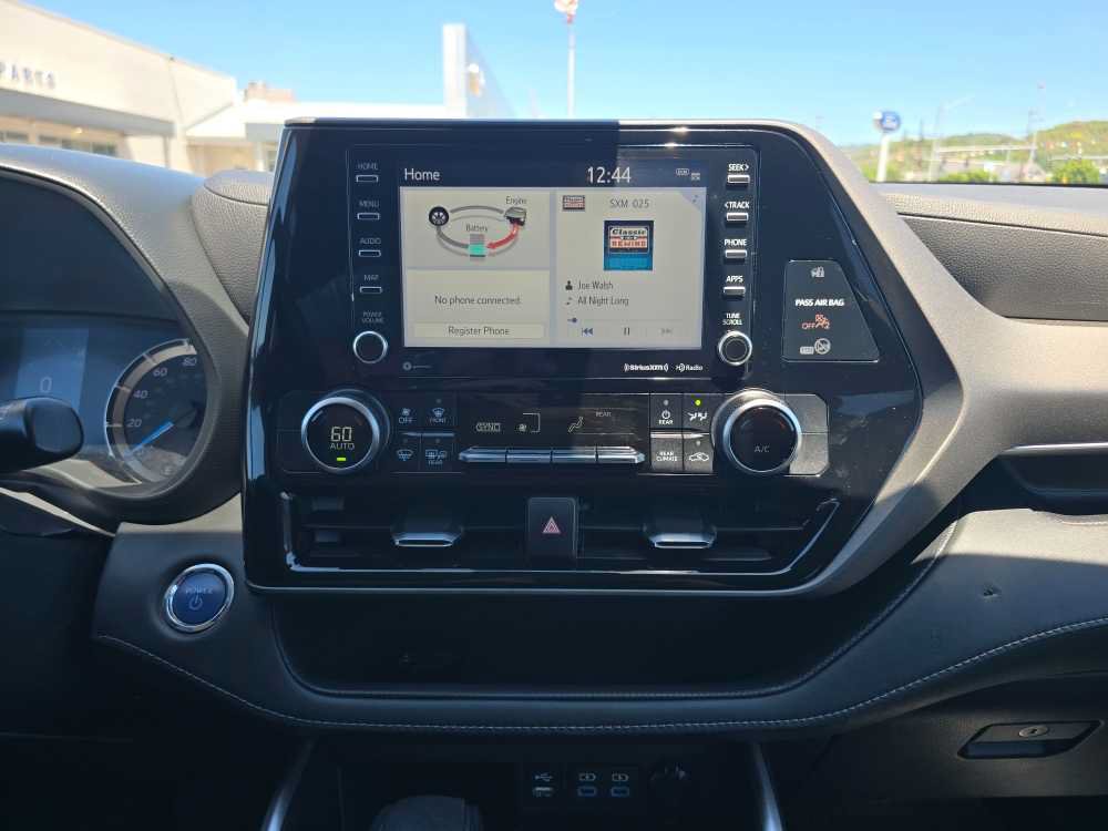 Used 2022 Toyota Highlander LE FWD image 12