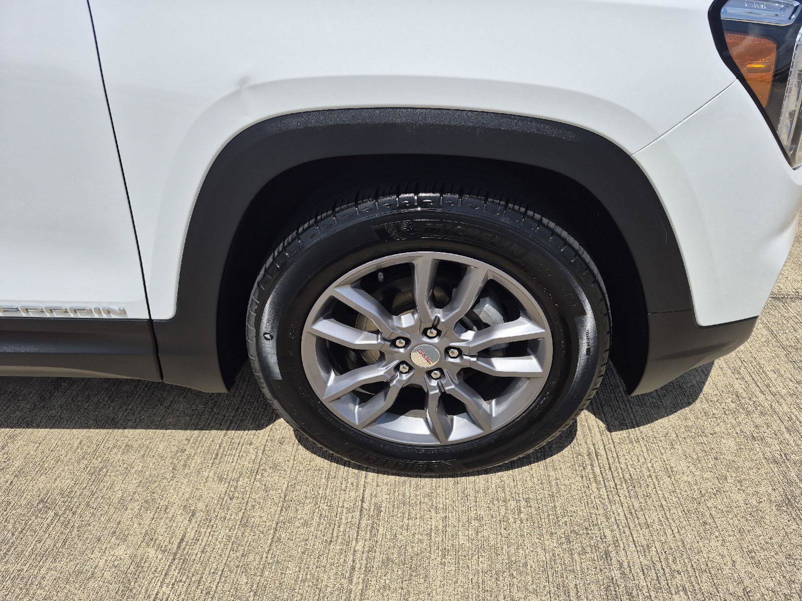 Used 2024 GMC Terrain SLT FWD image 19